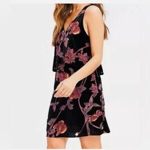 Everly Velvet Burnout Floral Dress- Size M